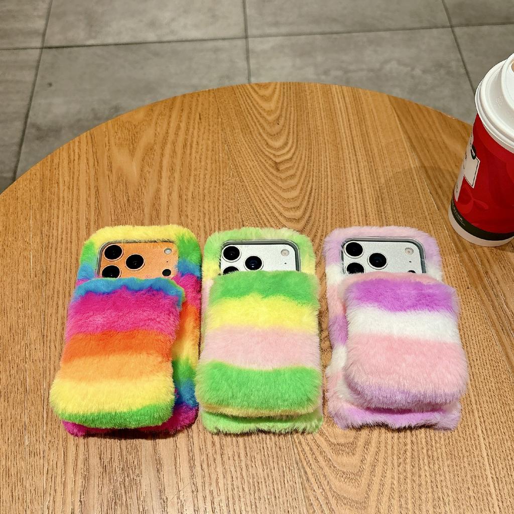 Für iPhone 17 Pro Regenbogen Flauschige Handyhülle Winter Warm Handschlaufe TPU Abdeckung