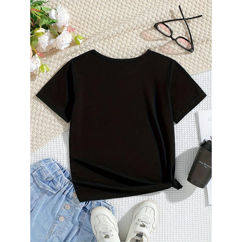 European Sizes A Girl Who Simply Loves K-Pop, This T-Shirt Features a Print of a Young Girl Doing a Heart Gesture