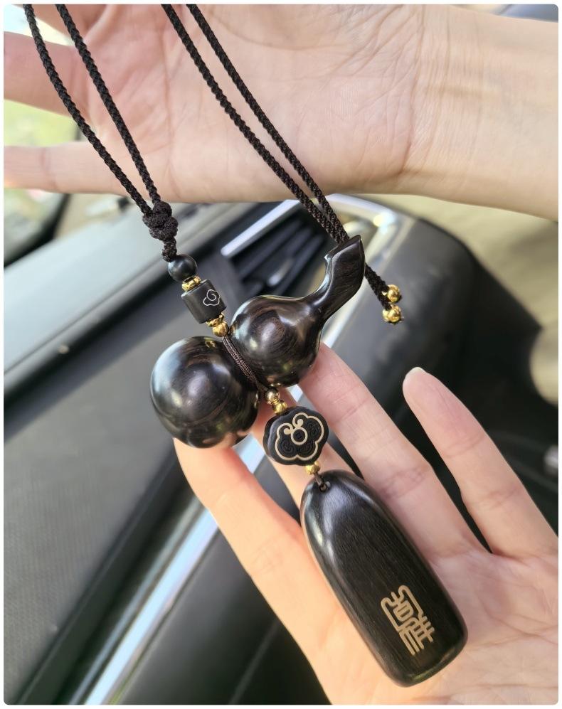Sandalwood Gourd Pendant: High-End Rearview Mirror Amulet for Men and Women