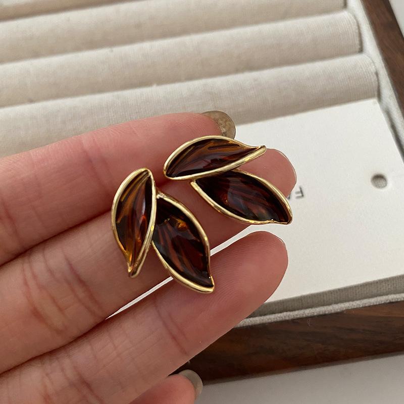 Autumn And Winter Leaf Stud Earrings Maillard Coffee Color New Year Earrings Fashionable Foreign Niche Design Advanced Drip Glaze Earrings
