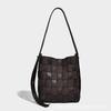 Niche Leisure Vacation Style Checkerboard Woven Armpit Bag for Women, New Commuter Mother Bag, Single Shoulder Crossbody Bucket Bag