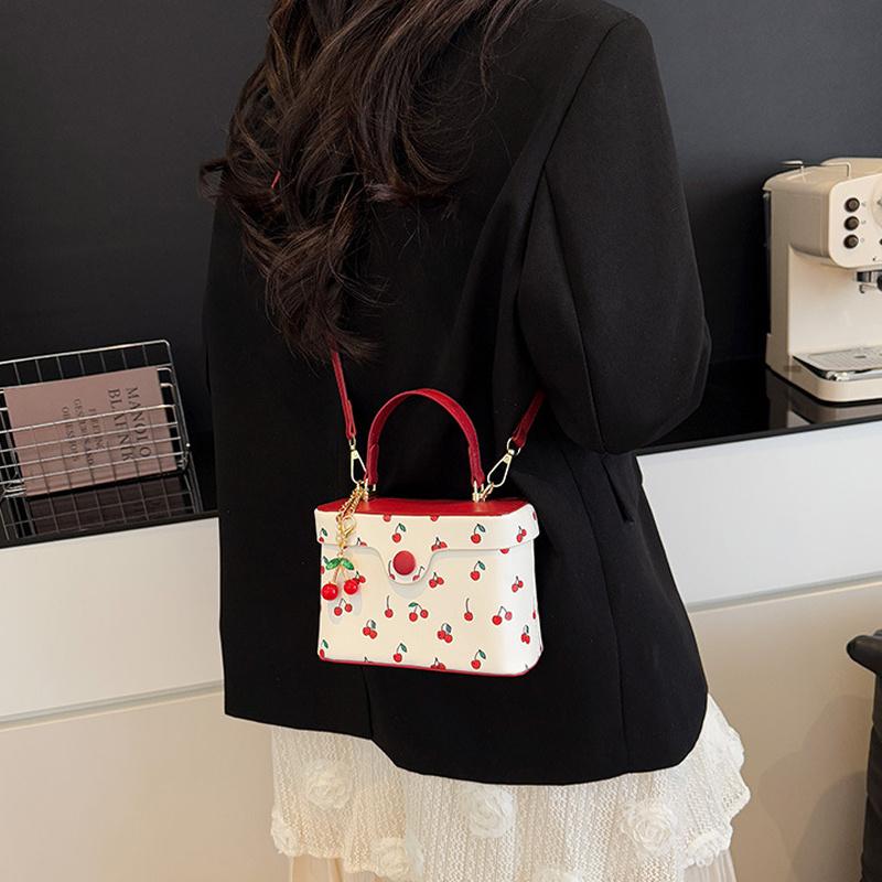Yogodlns Sommer Neue Quadratische Umhängetasche für Damen Niedliche Kirschschnalle Handtaschen Vielseitige Pendel Einzelschultertaschen