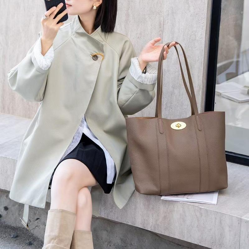 The first layer cowhide women's bag, the new simple and versatile commuter large-capacity tote bag, portable shoulder bag.