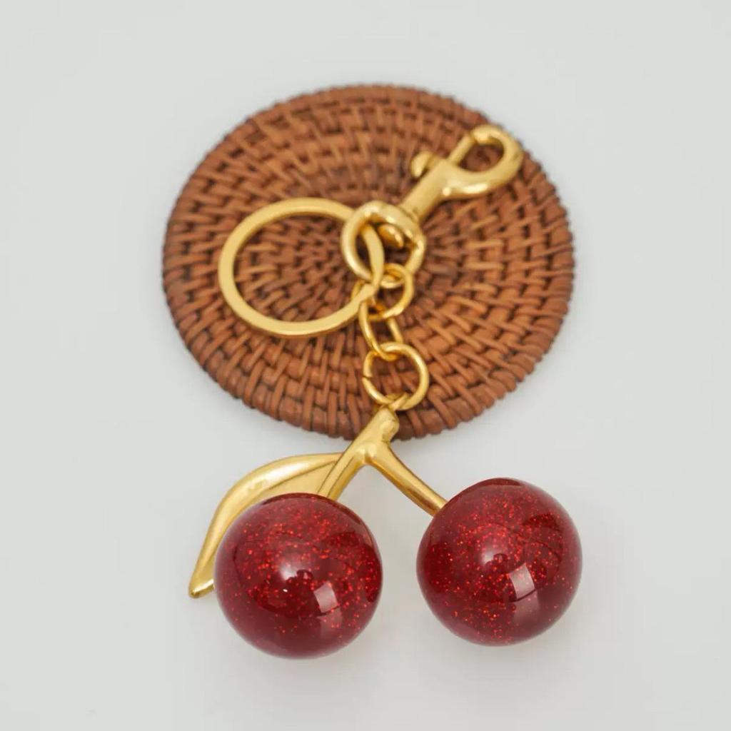 European & American Retro Cherry Keychain - High-End Fashion Fruit Bag Pendant