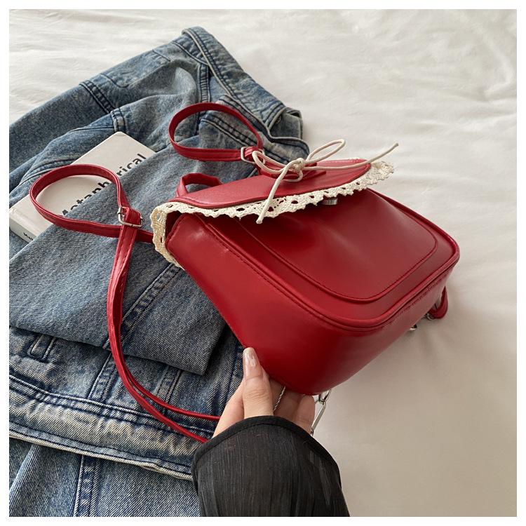 Modny damski plecak na jedno ramię z koronką i kokardą na lato 2025