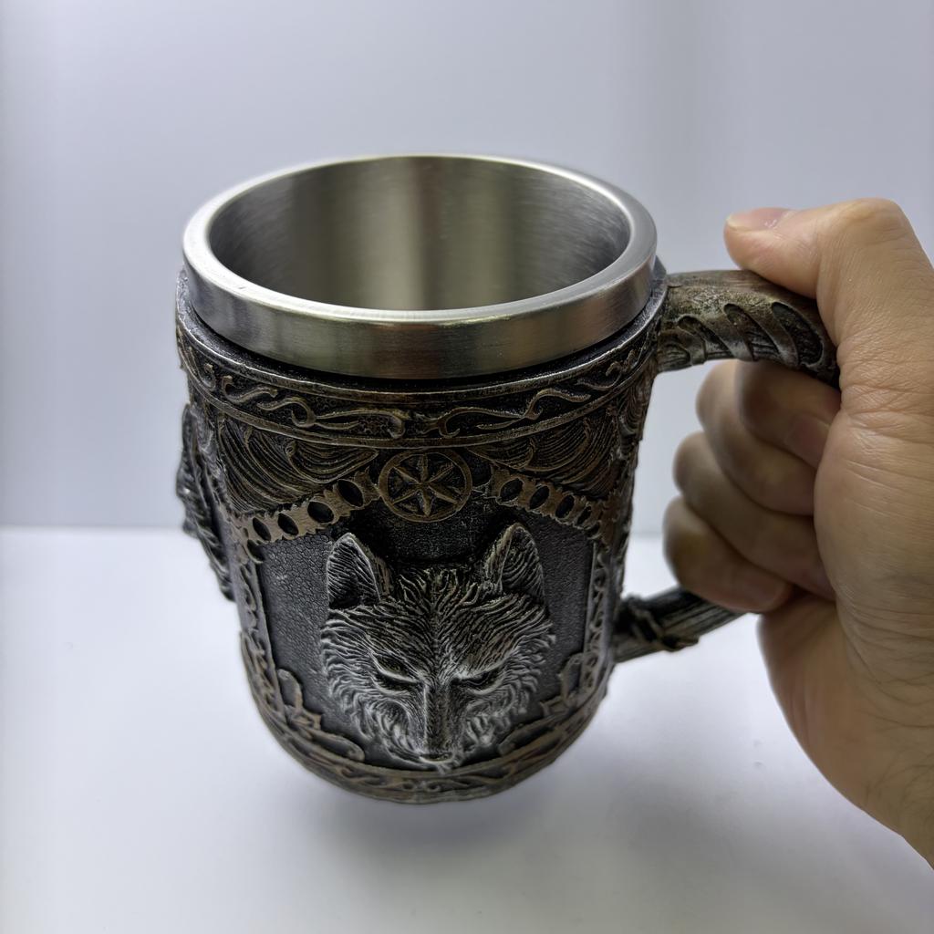 Norse Wolf Head Beer Mug, 450ml Stainless Steel Liner Gothic Tankard, Resin 3D Embossed Fenrir Stein, Viking Themed Gift for Men