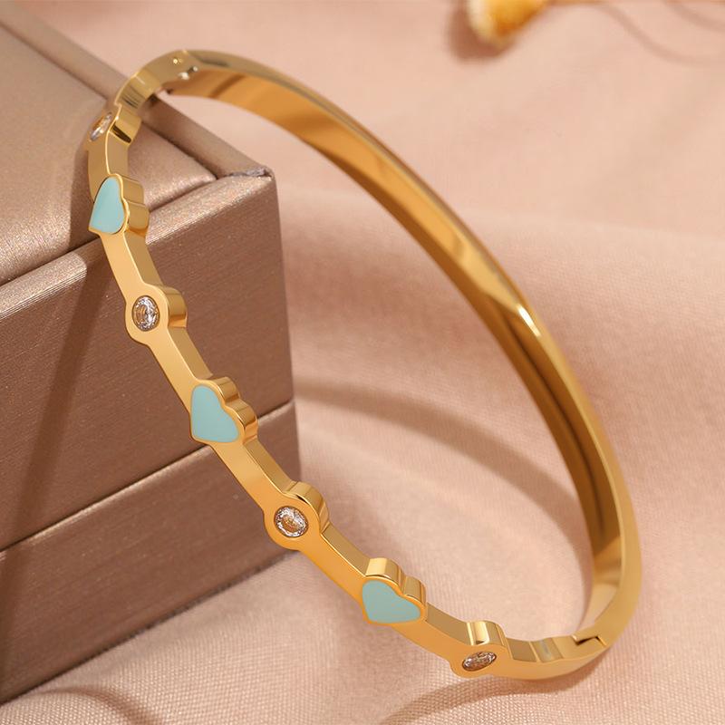 Hot-selling titanium steel bracelet, girls' high-end sense of fashion, popular light luxury in Europe and the United States, Gypsy star love diamond
