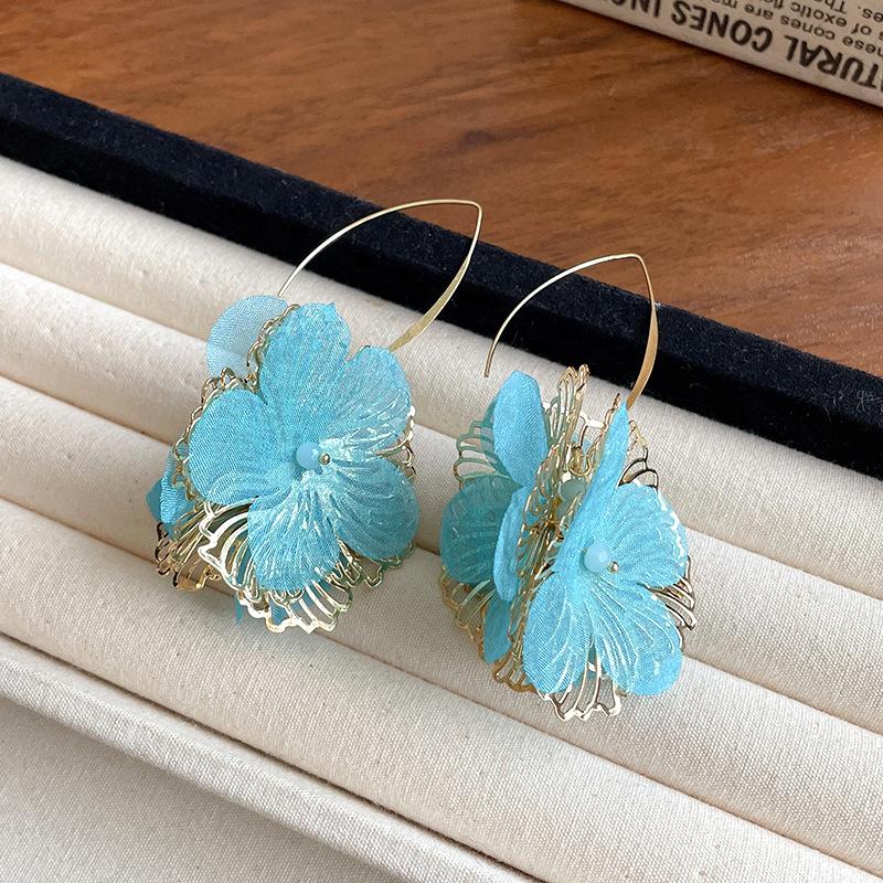 Dopamine hollow flower ear hook retro personality design earrings gentle temperament earrings niche high sense