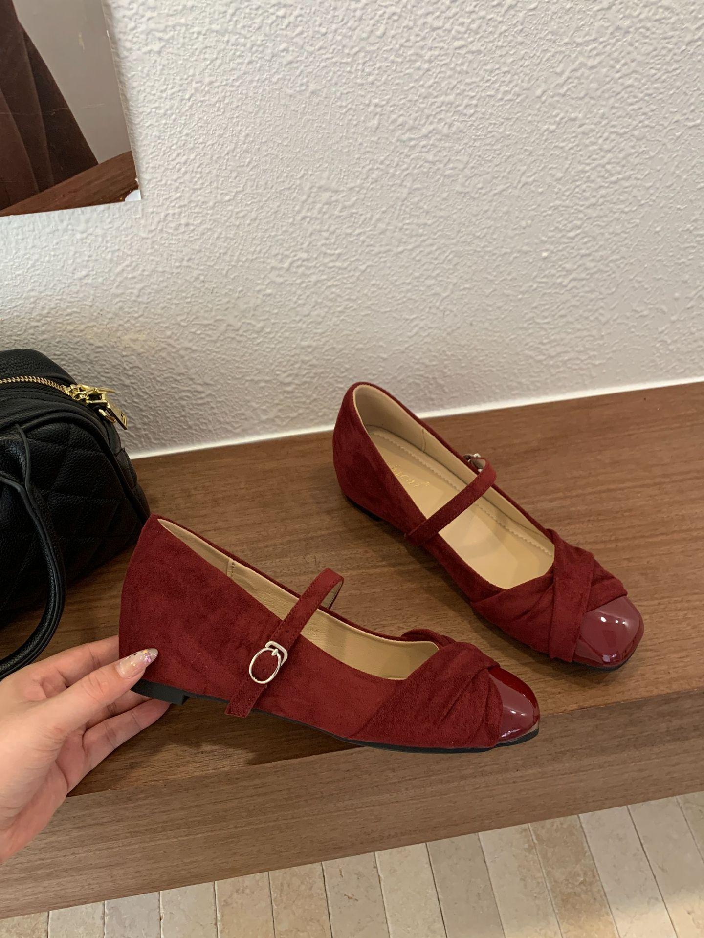 

One-word belt inner height-increasing single shoes fairy sweet 2025 new square head splicing with skirt pleats Mary Jane shoes 39 бордовий