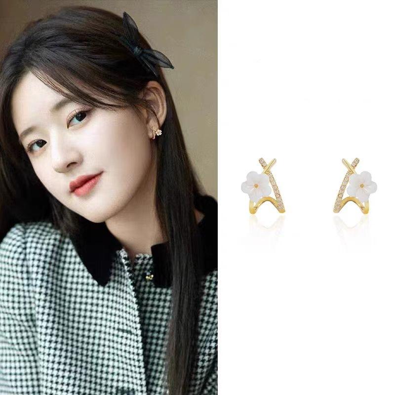 Stylish and Simple, Sweet Zircon Diamond-encrusted Flower Earrings, Women's Niche Design Sense, High-end Versatile Stud Earrings