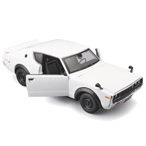 Maisto 1973 Nissan Skyline 2000GT-R #KPGC110 #Ken and Mary #Ken and Mary #1/24 scale diecast model car in white