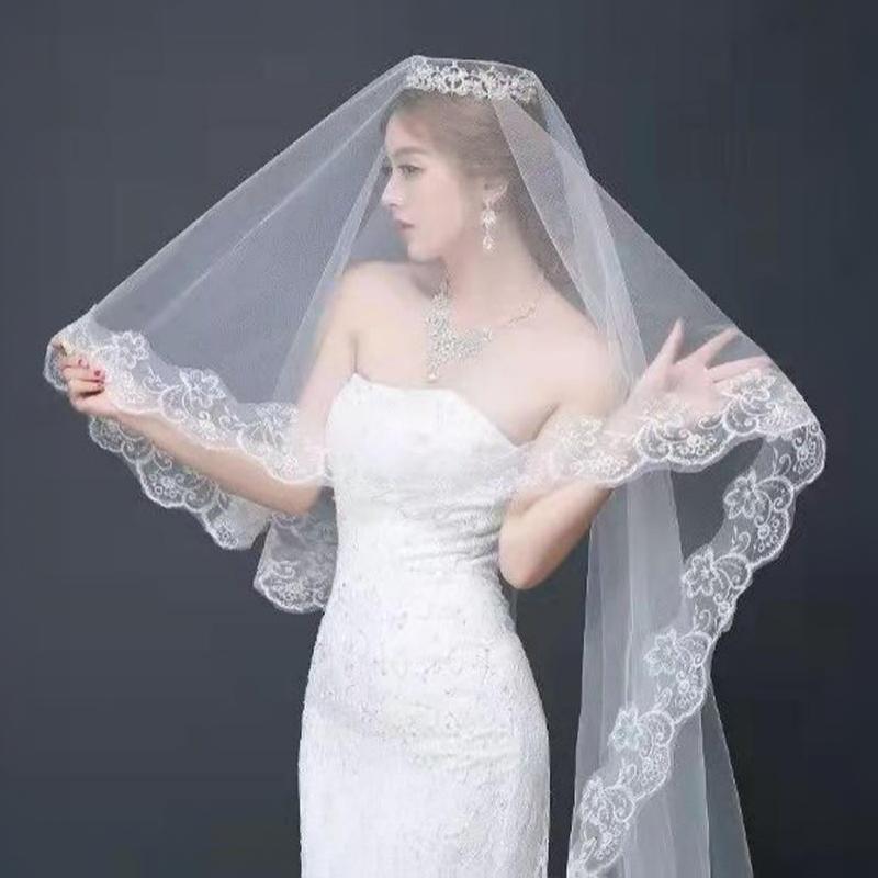 Romantic Short Wedding Veil Single Layer Lace Bridal Accessory Soft Tulle Veil for Destination Wedding Brides