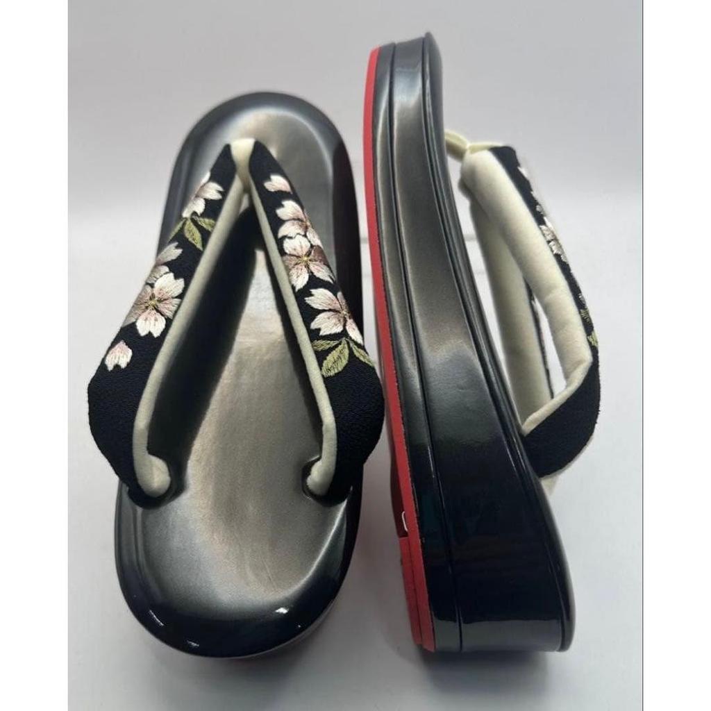 Used Prototype Limited Edition Embroidered Hanao Red Crepe Zori