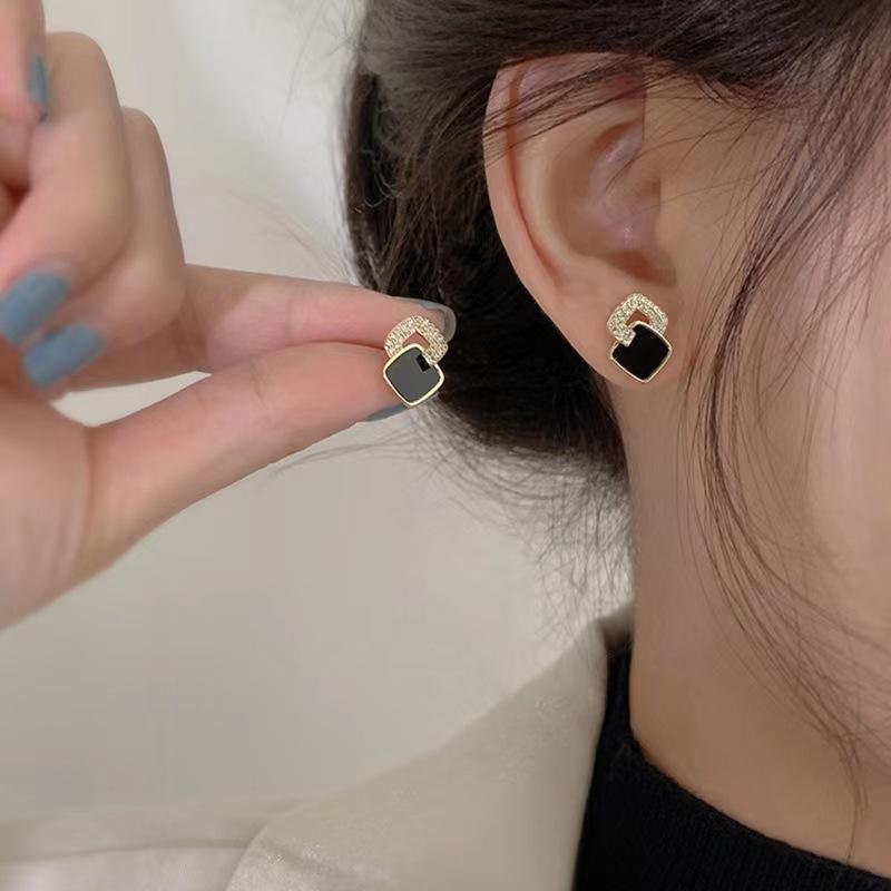 עגילי זירקון משובצים בצורת לינג לנשים