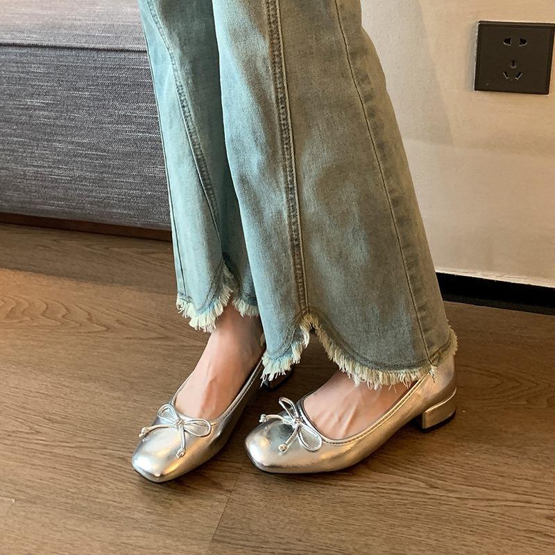 Autumn New Widened Large Size Silver Versatile Light Mouth Bow Square Heel Single Shoe Women