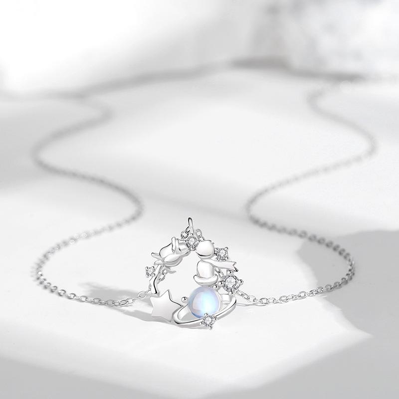 Náhrdelník Růže a měsíční kámen – Špičkový design, Dárek Malý princ pro ženy