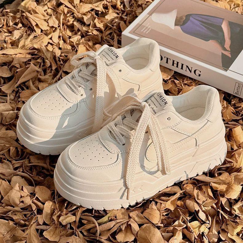 Thick sole height increase 6cm white shoes women's 2025 new spring canvas shoes milk fufu shoes sports and leisure board shoes
