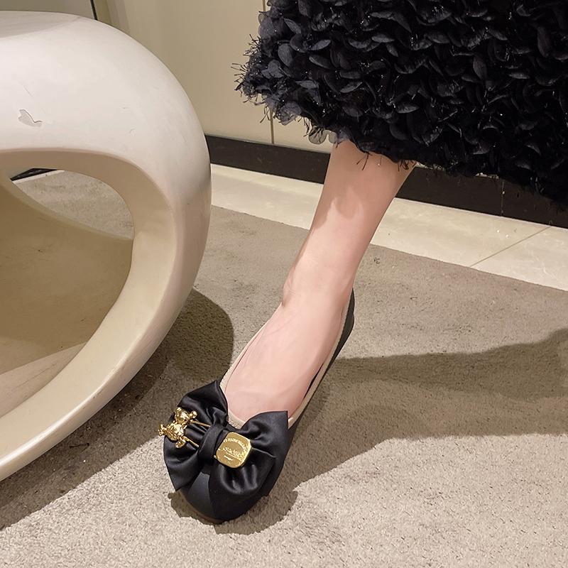 Lovely Flats Women Summer Daily Leather Slip On Round Toe Shoes Women Butterfly Knot Metal Decoration Platform Flats Plus Size