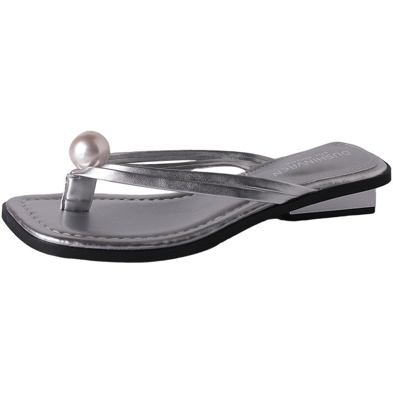 Internet celebrities popular soft-soled flip-flops shoes women wear 2024 summer new casual versatile beach sandals