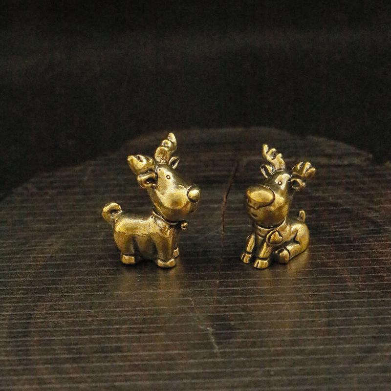 Figurine d'Élan en Laiton Fabriquée à la Main Ornements en Métal Cuivré avec Détail de Bois Décor d'Élan de Noël Décorations de Bureau pour la Maison Cadeau Élégant