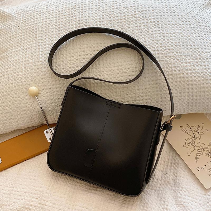 New autumn and winter fashion and leisure 2025 retro solid color large capacity texture shoulder crossbody bucket women's bag
