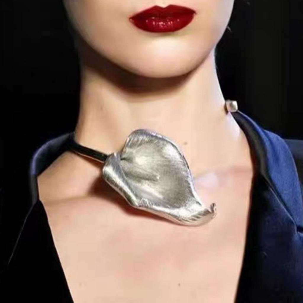 Französischer Retro Statement Einzigartiges Calla-Lilienblüten Offenes Choker-Halsband für Damen Party Bankett Abschlussball Trendiger Schmuck Zubehör
