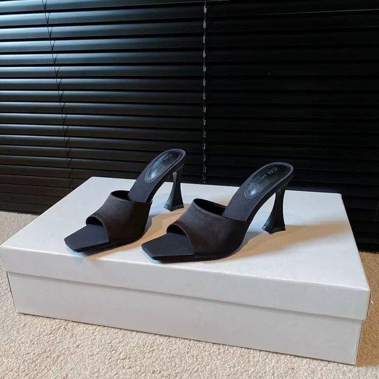 

Fashion Vintage Open-toed Slippers Women 2025 New Summer Wear Stiletto Sandals Temperament Elegant Daily Shopping Women Sandals 40