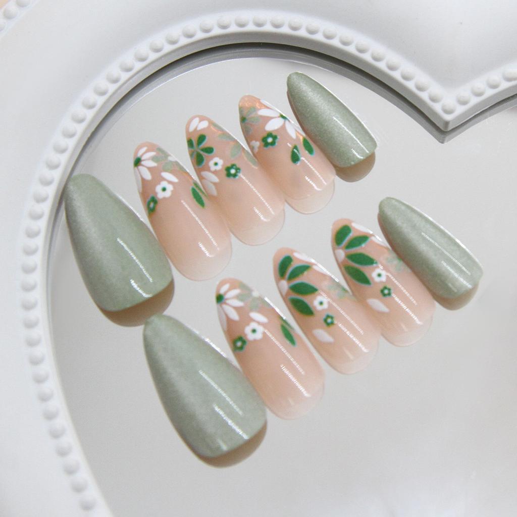 Jasmine Milk Green Cat's Eye Fresh Flower Removable Wearable Armor 24 Pieces Press On Nails