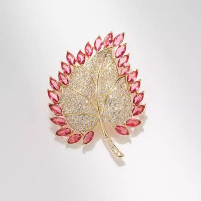 Spilla Foglia d'Acero Lusso Leggero, Corsage di Cristallo Temperamento Femminile di Alta Gamma, Spilla Raffinata Versatile, Abito e Accessori