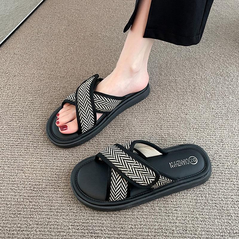 Step On Shit Slippers Women's Summer Wear 2025 New Thick-bottomed Non-slip Niche High-end Sandals Velcro One-word Drag