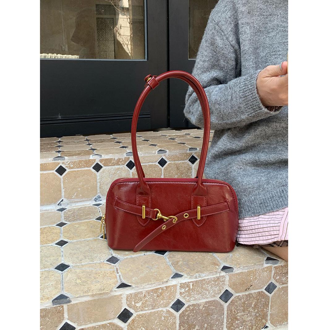 

Сумки в форме ракушки в английском стиле для женщин, роскошные дизайнерские сумки и кошельки 2024 года, новинка из искусственной кожи, пряжка на ремень, подмышка, плечо красный