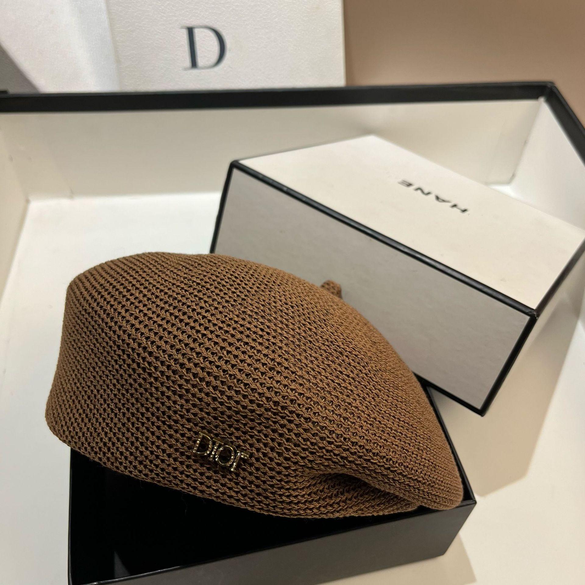 

Dtor Осінній Дихаючий В язаний Бере Формуючий Нерегулярне Тиснення Капелюх Художника Універсальний Кепка Adjustable темно-коричневого кольору