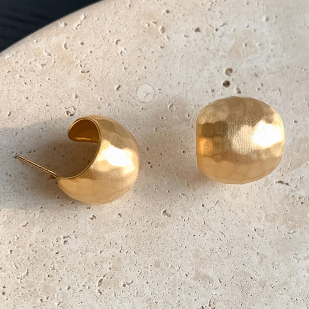 Retro Frosted Semi-circular Whacked Pattern Earrings Light Luxury Temperament Niche Raise Ear Hole Earrings Senior Sense Ladies Accessories Jewelry