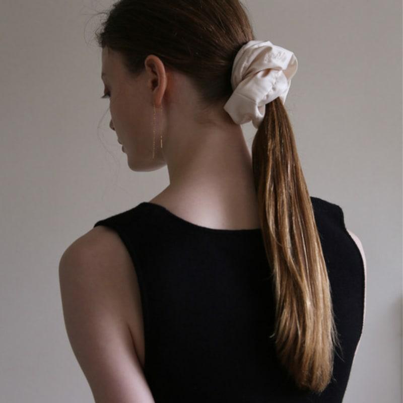 

не атласная резинка для волос (цвета слоновой кости) #ERROR!