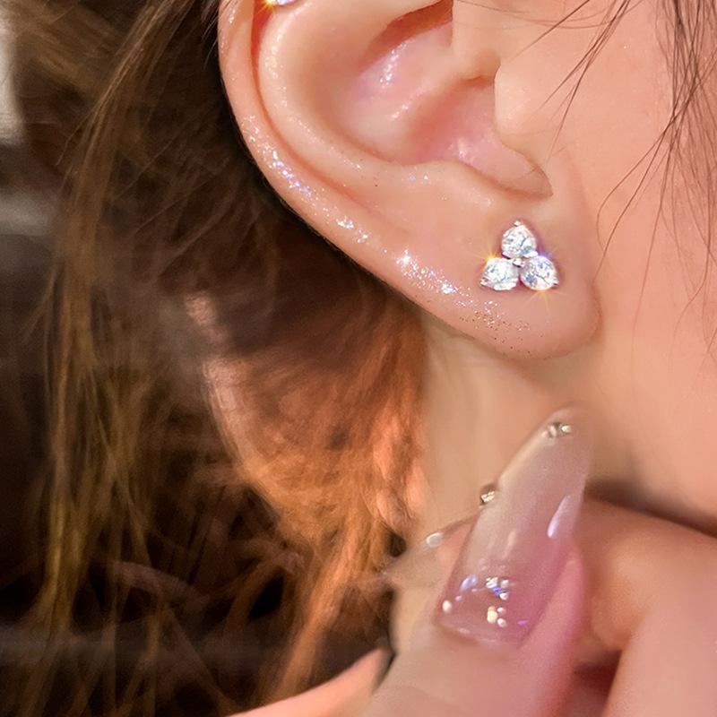 Zircon Mini Triangular Stud Earrings, Small and Exquisite Fashion High-end Earrings, Versatile Temperament Earrings.