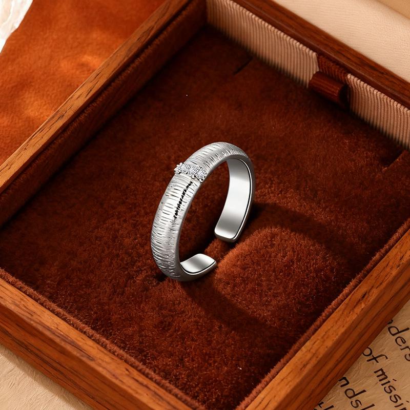 Versatile Vintage-Style Zircon Ring for Women - Elegant Stackable Starburst Retro Brushed Index Finger Ring