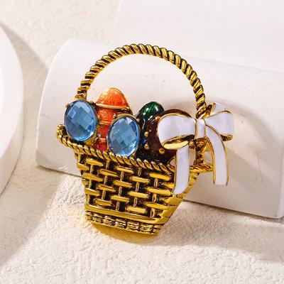 Cute Flower Basket, Retro Temperament, High-end White Women's Accessories Brooch
