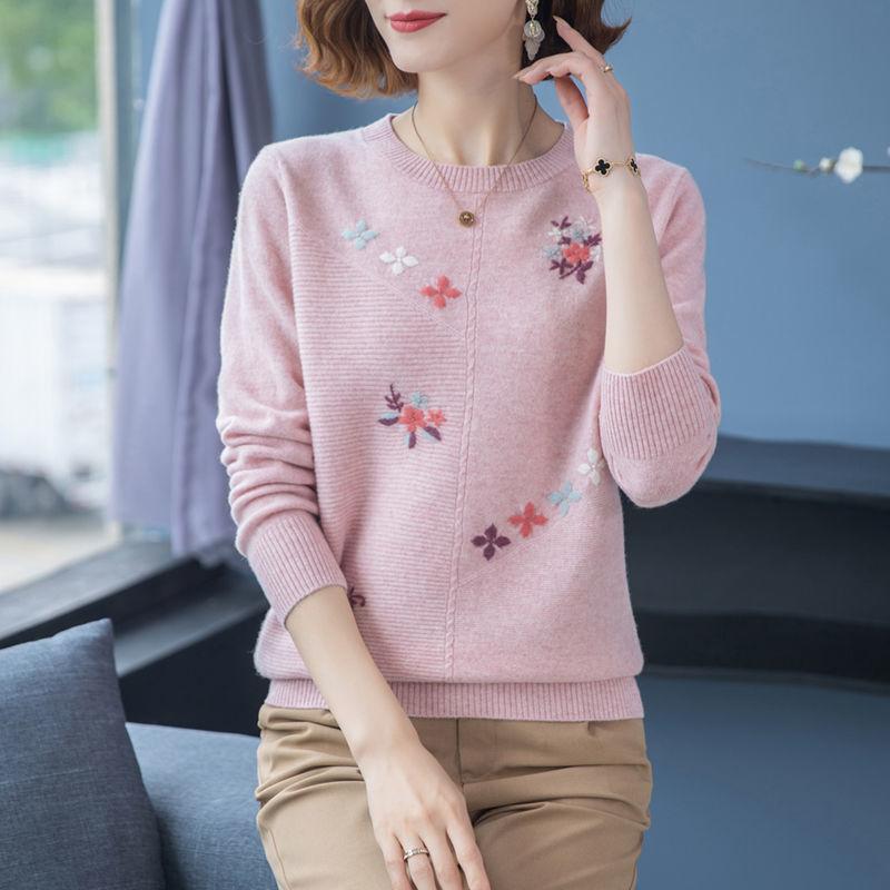 Autumn Winter New Fashion Embroidered Sweater for Women Short Style Mom Knitwear Elegant Design