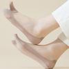 Women's Ice Silk Two Toe Invisible Socks Silicone Non-Slip Split Toe Boat Socks Thin Breathable Sweat Absorbing Summer No Show Socks