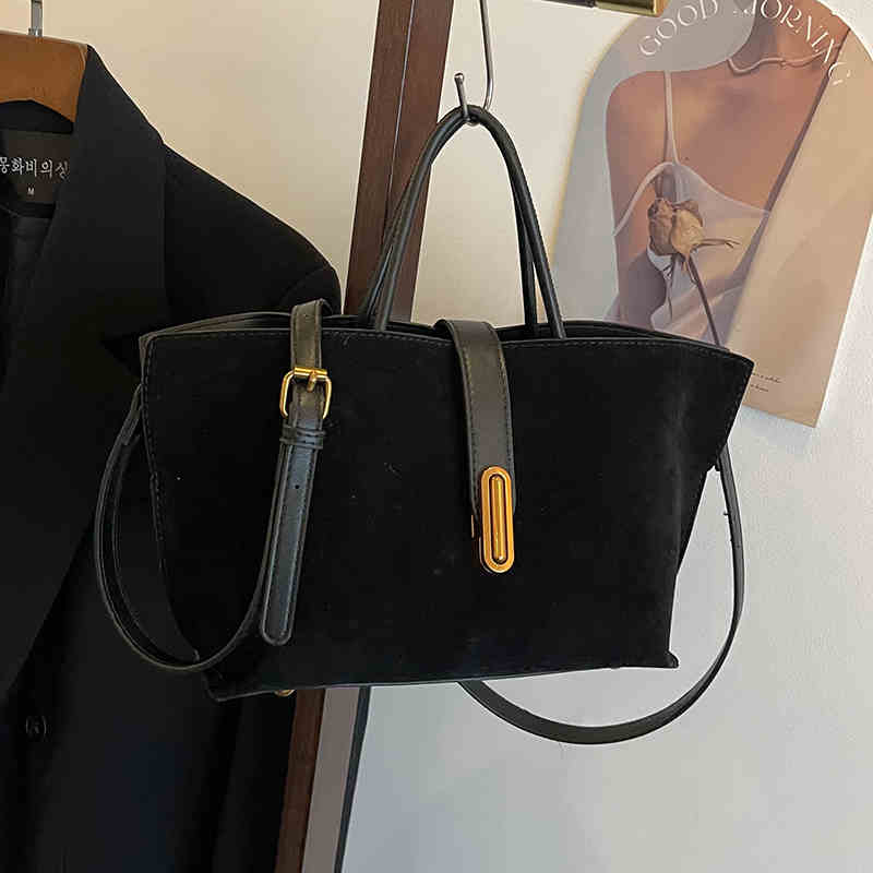 Matná retro crossbody taška velké kapacity pro ženy Nová podzimní zimní ležérní taška přes rameno pod paží Ruční dojíždějící tote taška
