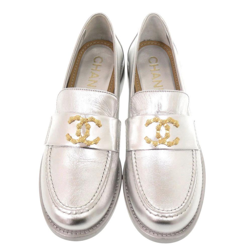 Gebrauchte AUTHENTISCHE CHANEL G45663 Loafer CC-Logo Kamelie Silbernes Leder