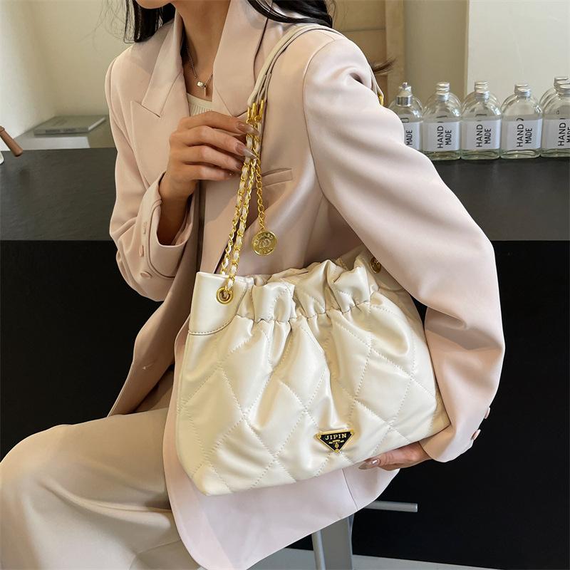 Xiaoxiangfeng Diamond-shaped Chain Bucket Bag, Trendy and Fashionable Tote Bag, Large-capacity Underarm Bag