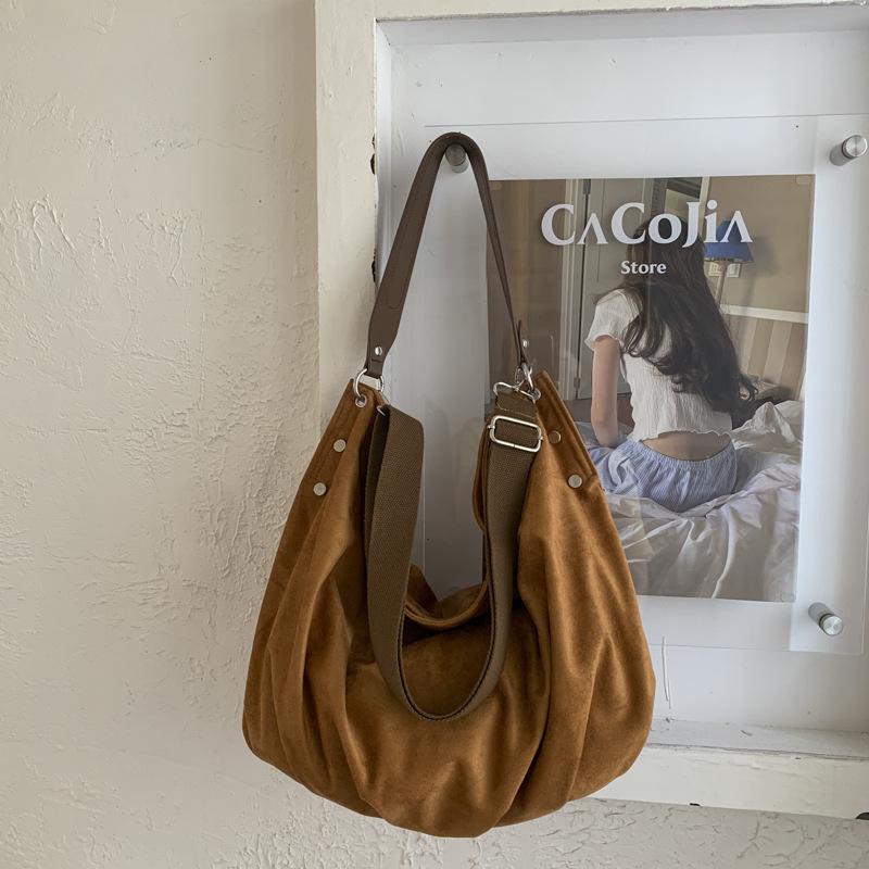 

Large capacity retro bag women s holiday travel niche design bag versatile shoulder tote bag коричневый