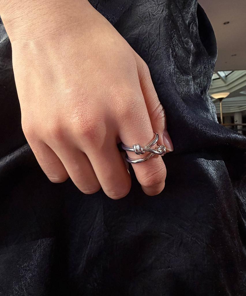 Anne Seoul Twist Line B Ring