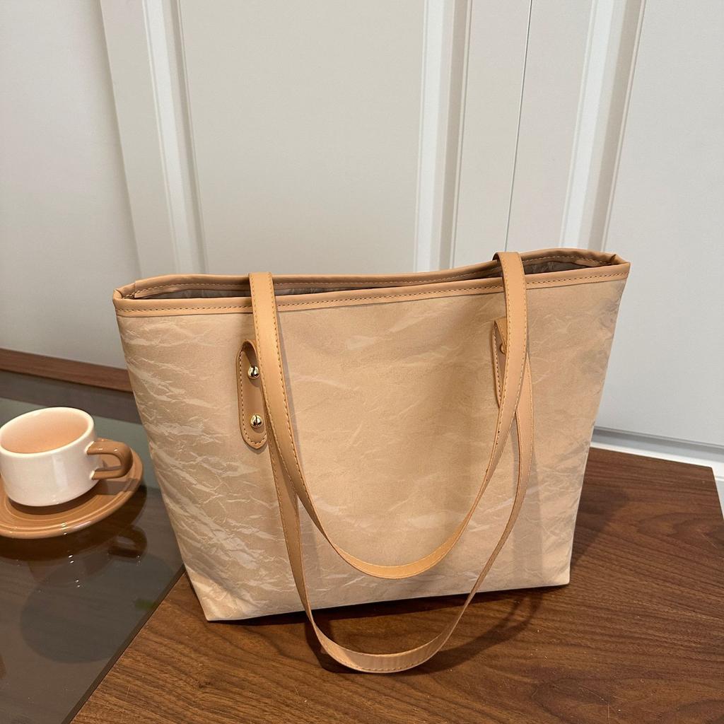 Simple Commuting and Leisure 2025 Winter New Solid Color Trend Fashion Large Capacity Trend Jitote Shoulder Women's Big Bag