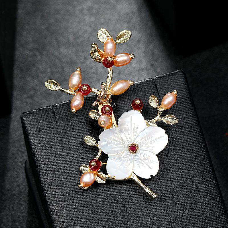 

Chinese style natural crystal shell brooch feminine elegance literary and versatile flower pin high-end brooch