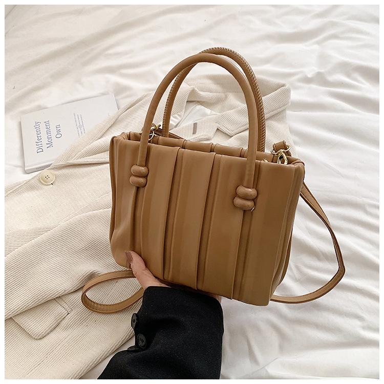 Korean version ins solid color pleated handbag bag women's 2025 autumn new foreign style casual one shoulder messenger tote bag
