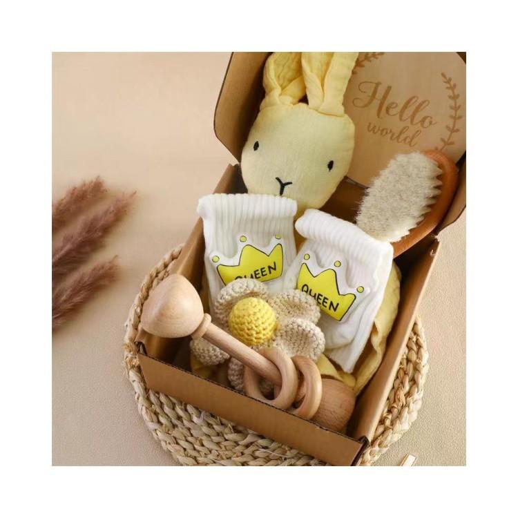 Unique Baby Gift Set Newborn Shower Keepsake Muslin Baby Bibs Socks Swaddle Blanket Cotton Bamboo Blend Anti-Static Wearable