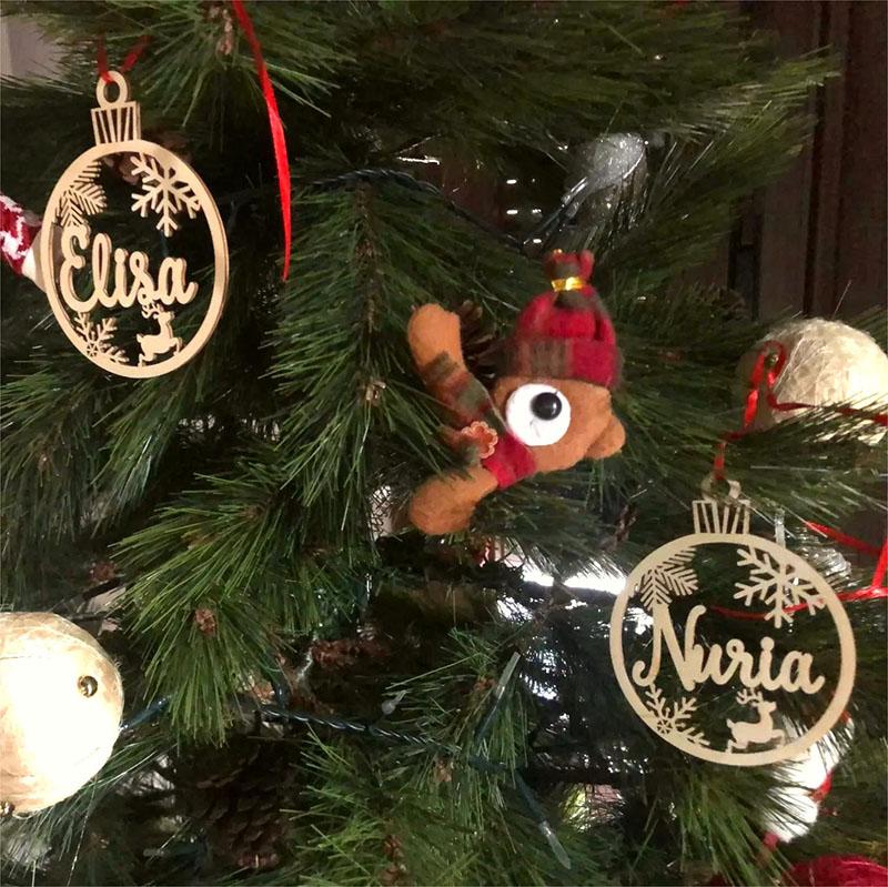 Personalized Different Name Christmas Ornament Custom Christmas Bauble Laser Cut Snowflakes Decoration Wooden Hanging Gift