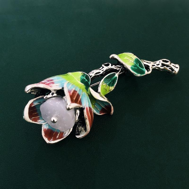 

Classic Vintage Lotus Flower Brooches Unisex Color Enamel Flower Celebration Gathering Casual Pin Brooch For Women Pins Present GiftsVintage Jewelry красный